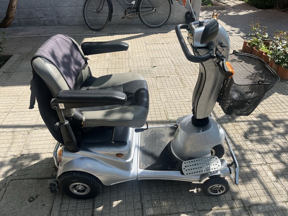 Инвалидна електрическа количка