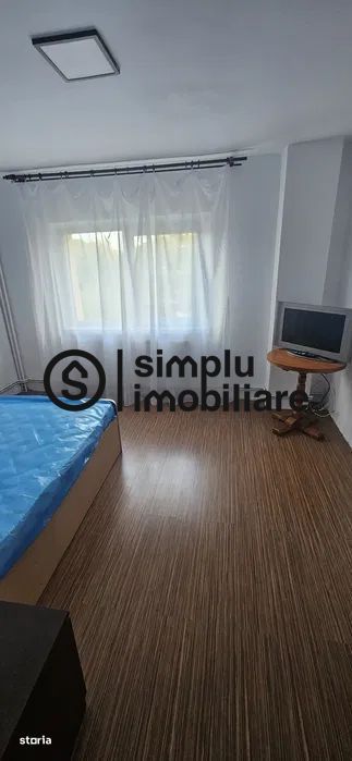3 decomandate, etaj 3/4, centrala, 1 Mai - 400 Euro