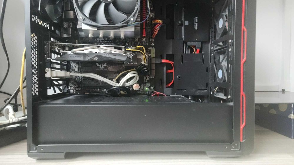 Unitate PC + 2 monitoare - 8 cores, 16gb, 250gb ssd, 2tb hdd