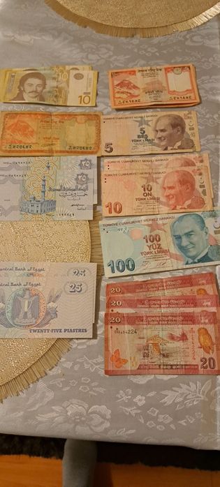 Vând banconote uzate