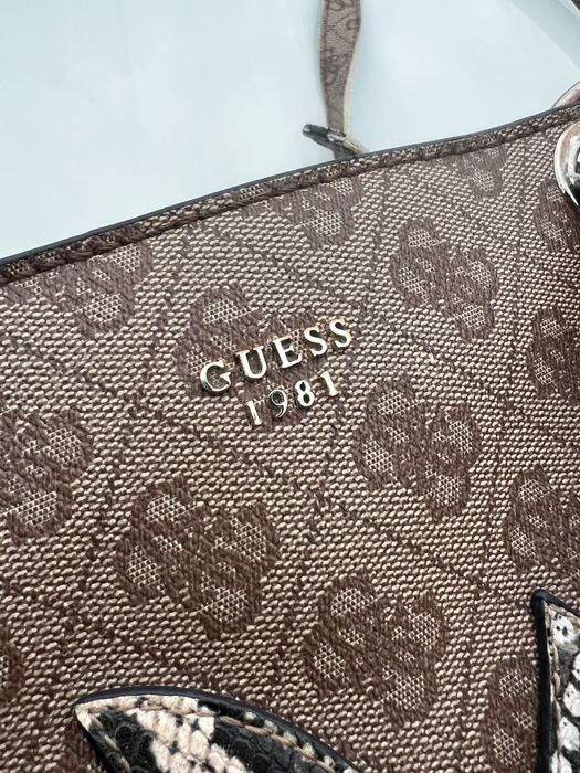 Дамска чанта Guess
