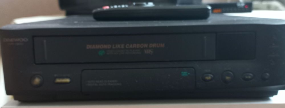 Продам телевизор DAEWOO с ресервором и видиоплеер DAEWOO