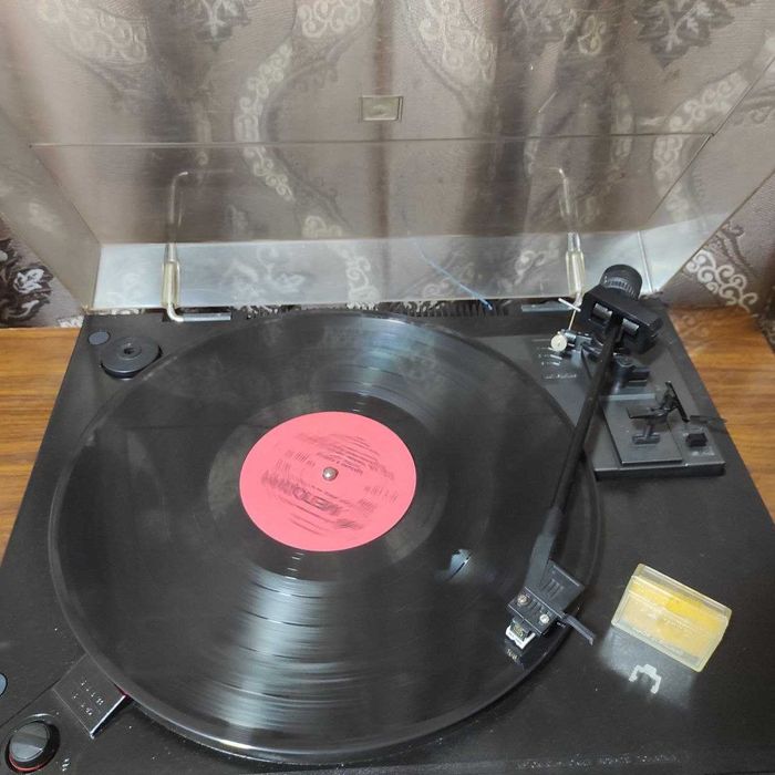 Музыкальный центр Вега.