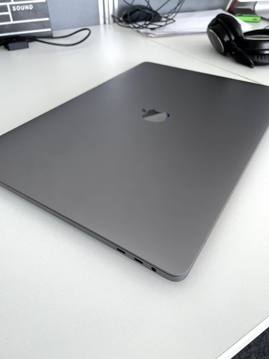 MacBook Pro 16'' 2019 года  512GB