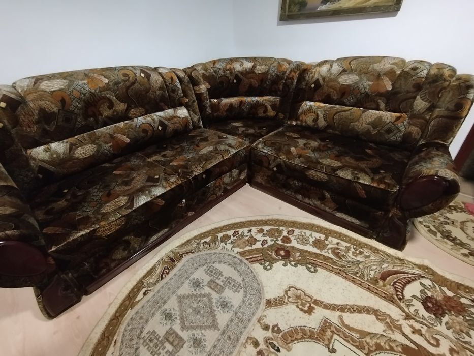 Se vinde fotoliu+colțar 3 piese