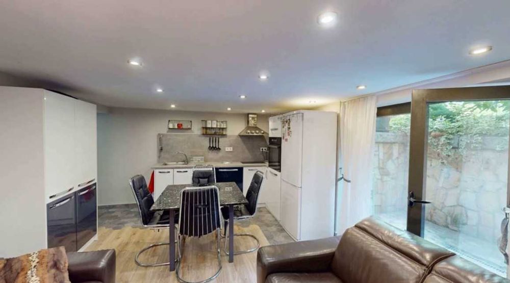 Двустаен апартамент под наем Център