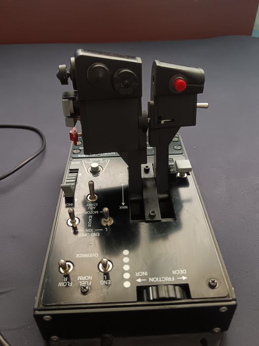 Thrustmaster HOTAS Warthog Throttle – Full Metal, stare impecabilă, PC