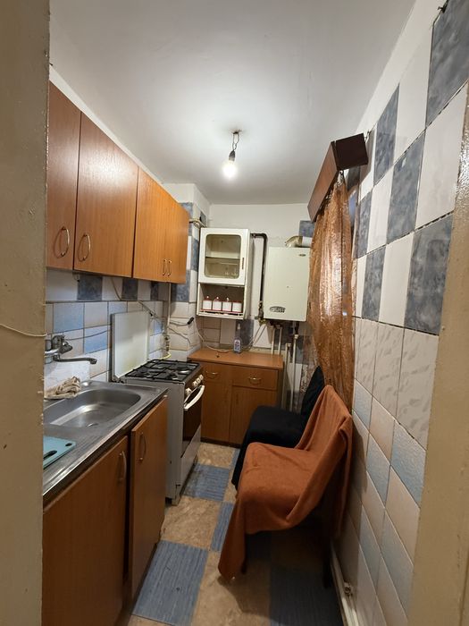 Vand apartament 2 camere, etaj 2