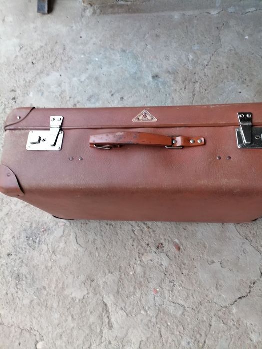 Ретро куфари от пресован картон