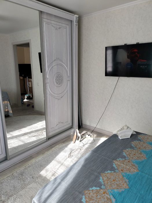 Продам 1 комн квар. 9-17,  1. этаж.