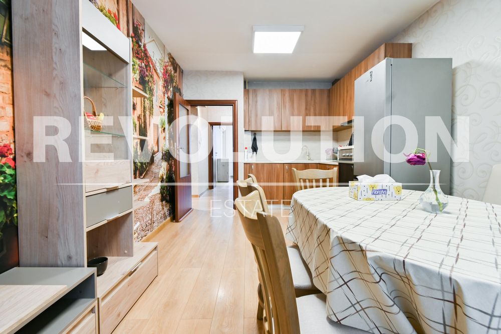 Тристаен апартамент в ж.к. Зона Б-5.