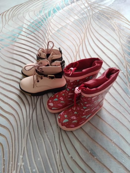 Продам обувь детскую