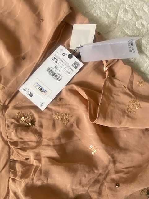 129 EUR Zara rochie midi lunga brodata fluida piersica paiete