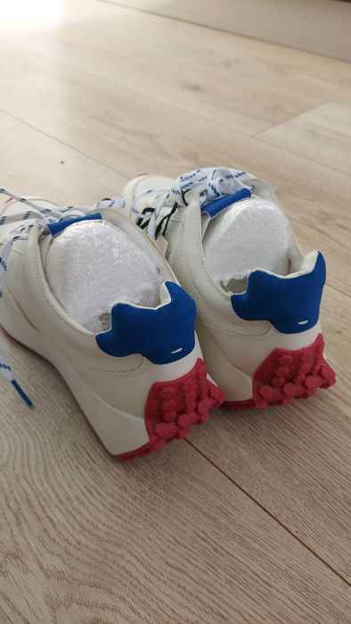 Продам новые кроссовки