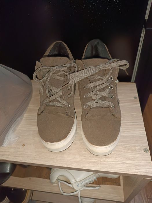 Продам женскую обувь