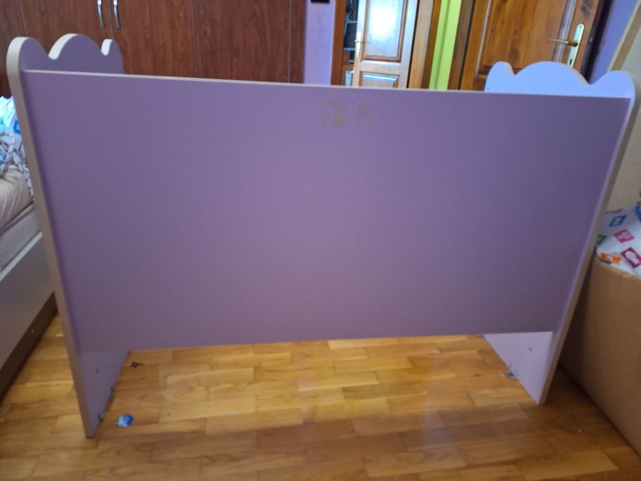 Продавам нежна, розова детска дървена кошара за момиче