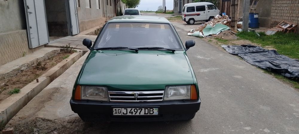 Vaz 21099 yahshi holatda benzin
