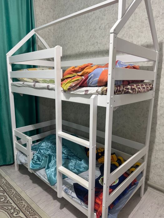 Детская двухьярусная кровать