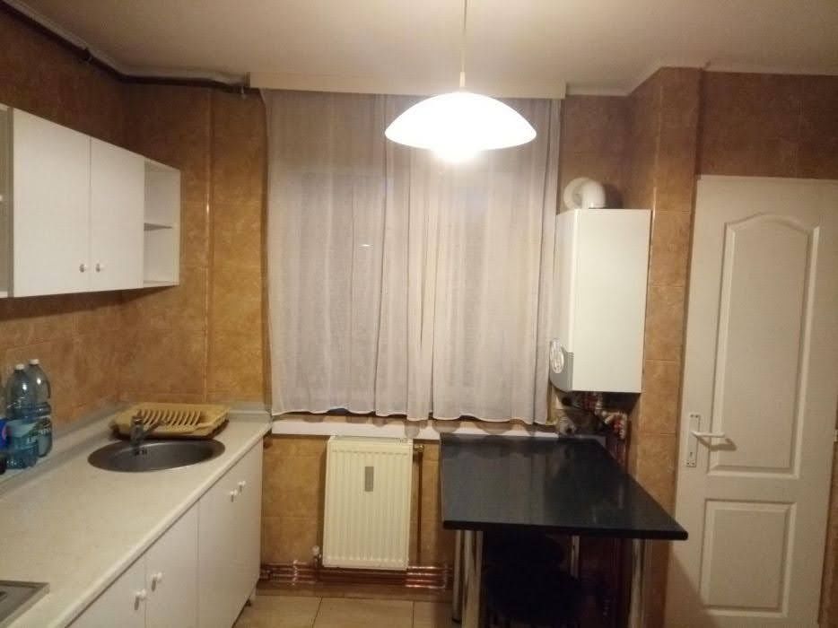 Închiriez apartament 3 camere zona uta