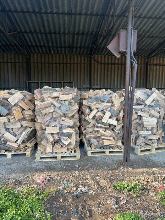 Lemn de Foc Paletizat  Calitate Premium, Gata de Pus în Sobă