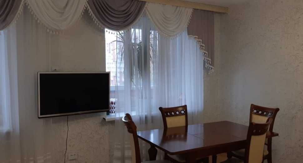 Дава се под наем Тристаен апартамент в Пловдив, Остромила - 90 кв.м за 336.6 € - Снимка #1