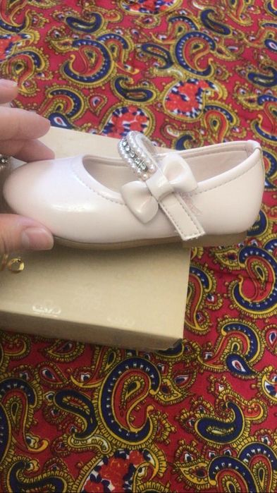 Продам нарядные туфли