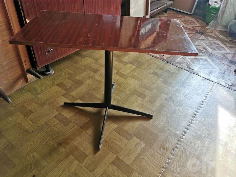 Столик деревянный