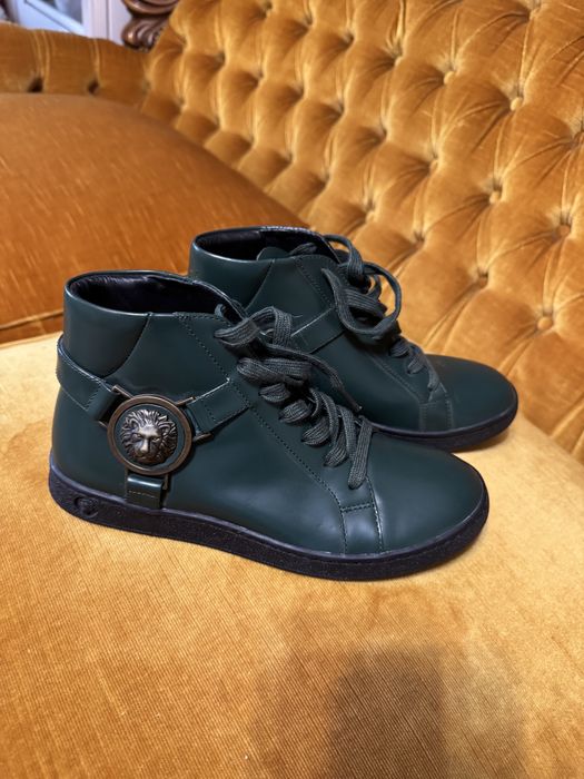 Incaltaminte versus versace dama