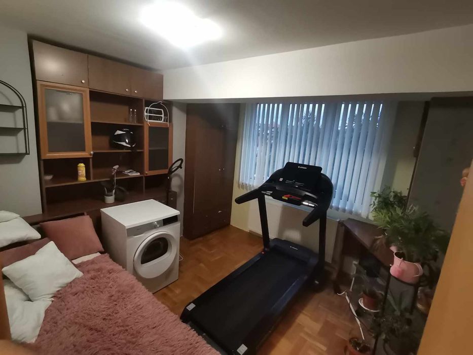 Дава се под наем Тристаен апартамент в Долни чифлик - 67 кв.м за 204 € - Снимка #2