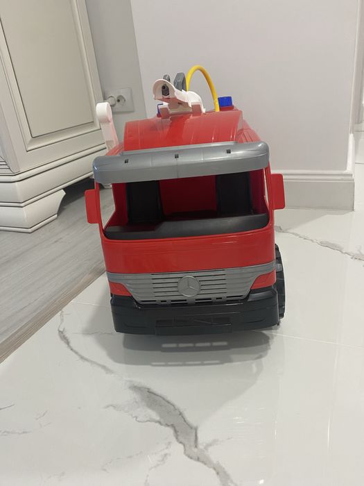 Masina de pompieri mare cu tun de apa