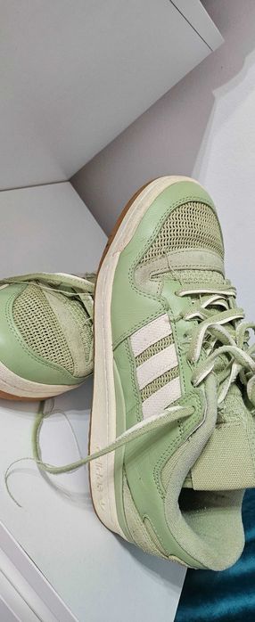 Adidas perforați (pentru vară)