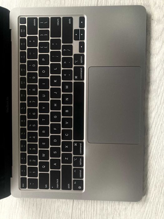 MacBook Air M1 (16GB / 256GB) sotiladi