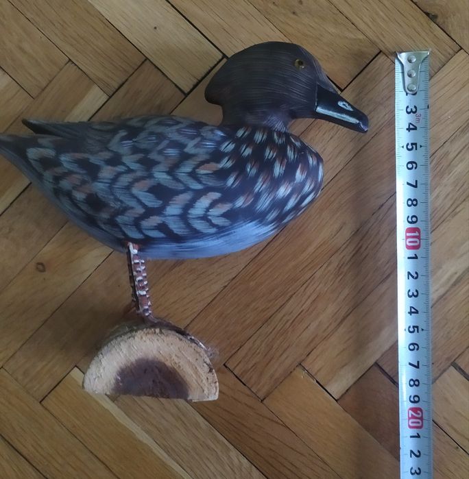 Дървена патица на стойка