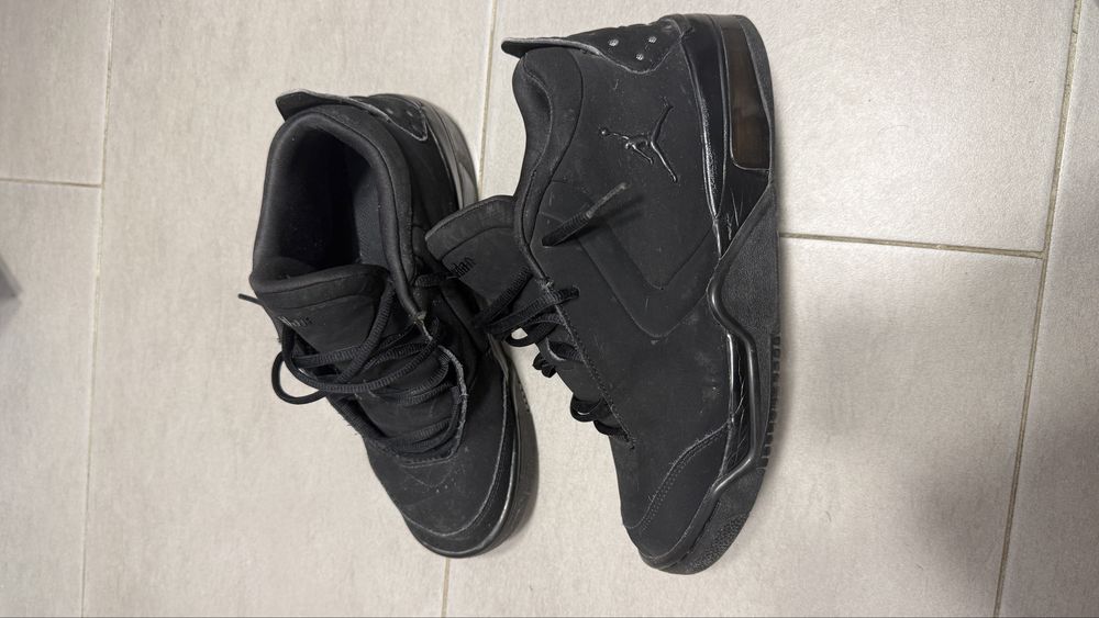 adidasi Jordan negru