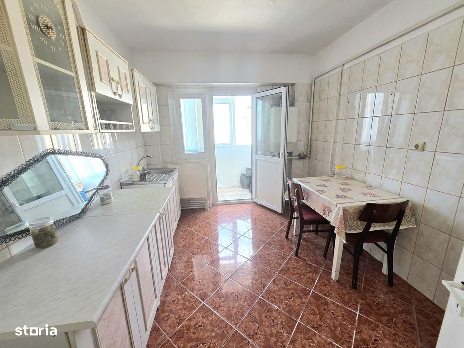 3 camere decomandate zona Bariera, sup 68 mp