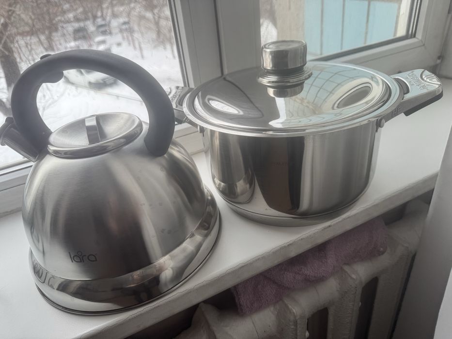 Металл хороши чайник и кастрюль