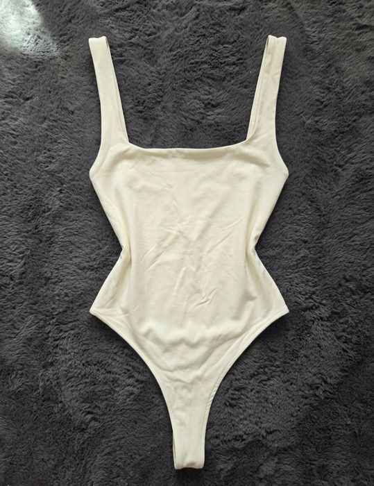 Body mulat cu maneca scurta si spatele gol