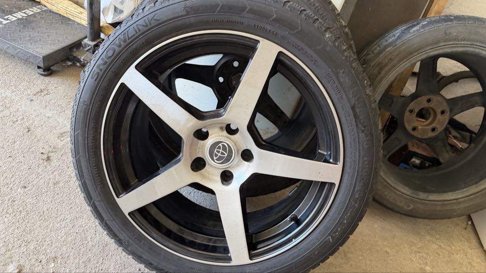 Продам диски r18 с шинами