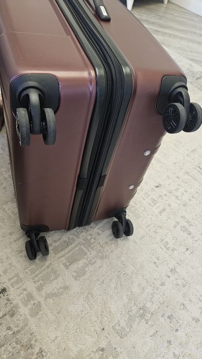 Продам чемодан Samsonite.