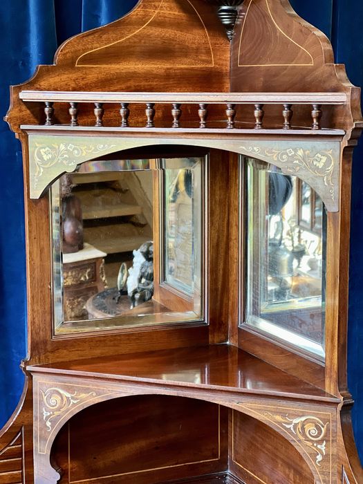 Colțar vitrină din lemn masiv, piesă de mobilier de epocă, datând din secolul XIX