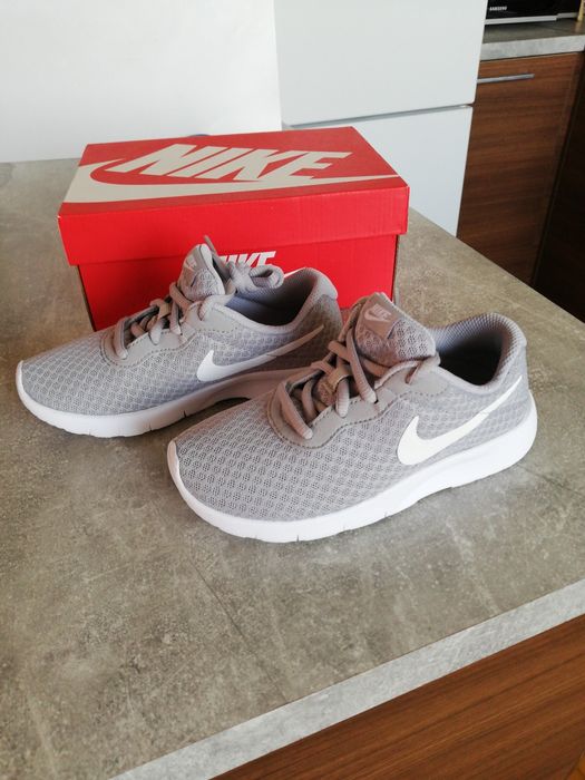 Маратонки Nike tanjin