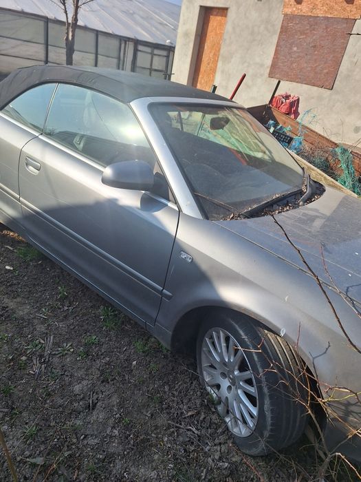 Audi A4 decapotabil ă
