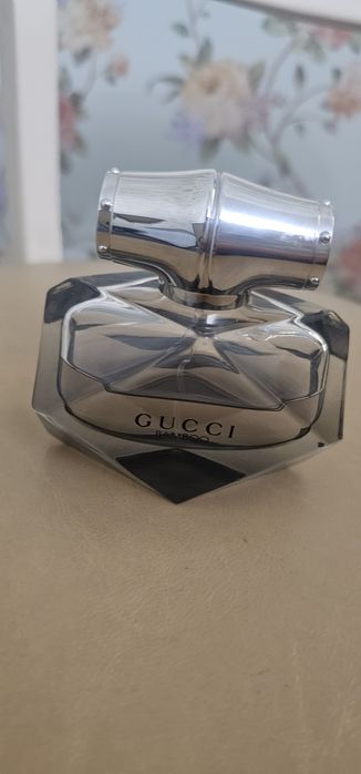 Пакет с вещами и Gucci Bamboo