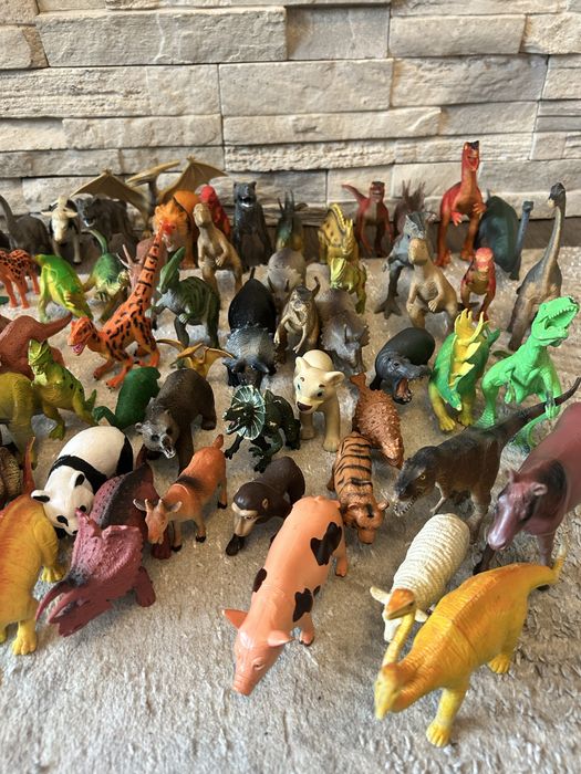 Dinozauri de jucarie