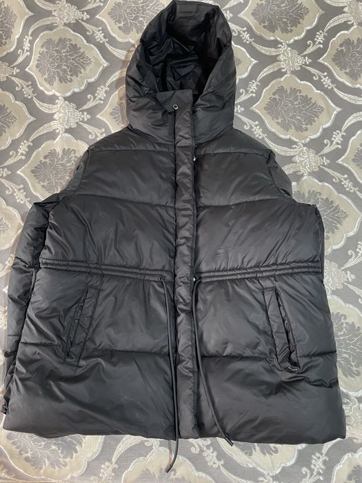 Продам черную куртку М