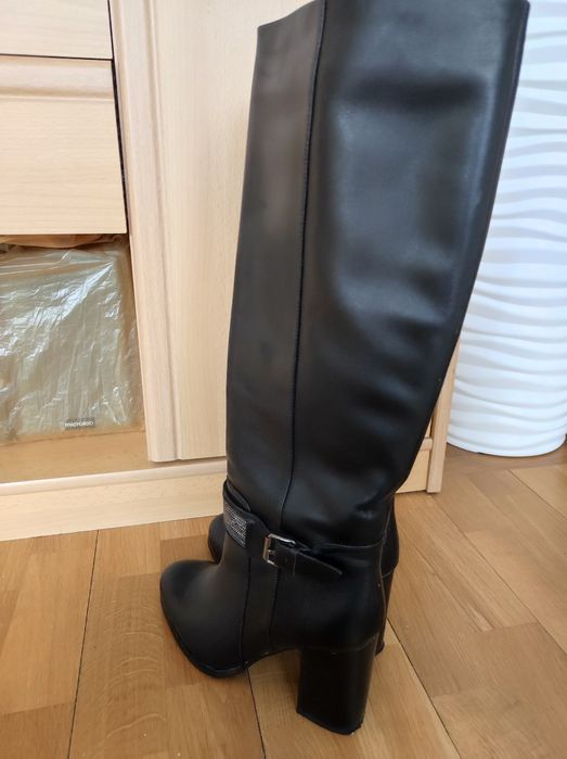 Продам женские сапоги