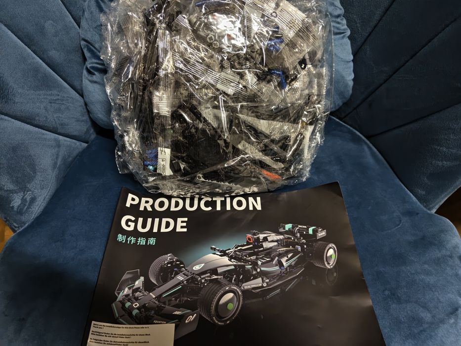 Mașină de formula 1 genLego MOC racing 1:12