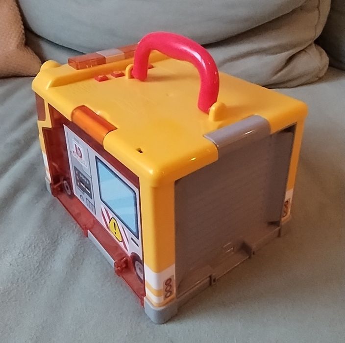 Камион бензиностанция сервиз