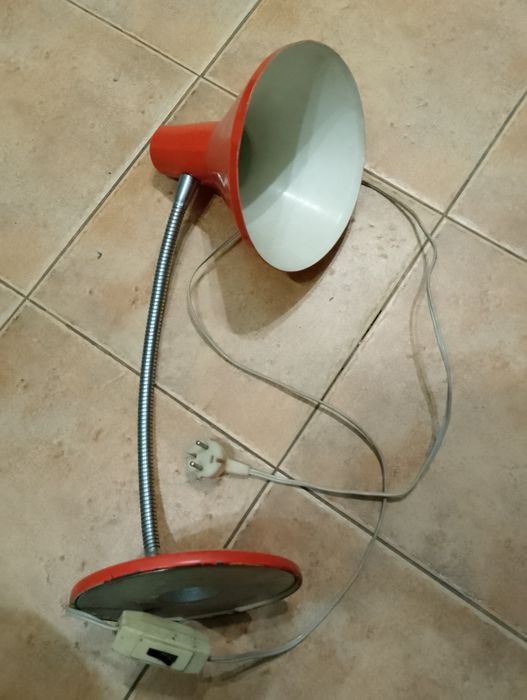 Настолна лампа метална