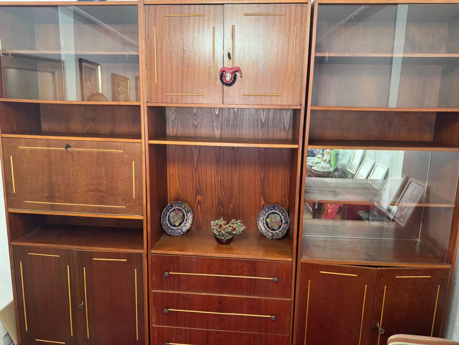 Biblioteca cu trei corpuri